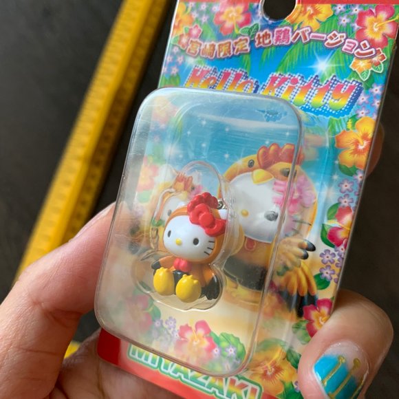 2007 HELLO KITTY MIYAZAKI CHICKEN CHARM - Picture 8 of 8